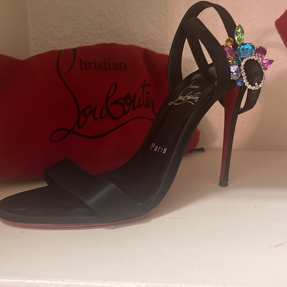 Gorgeous black satin CL heels - Picture 3 of 3